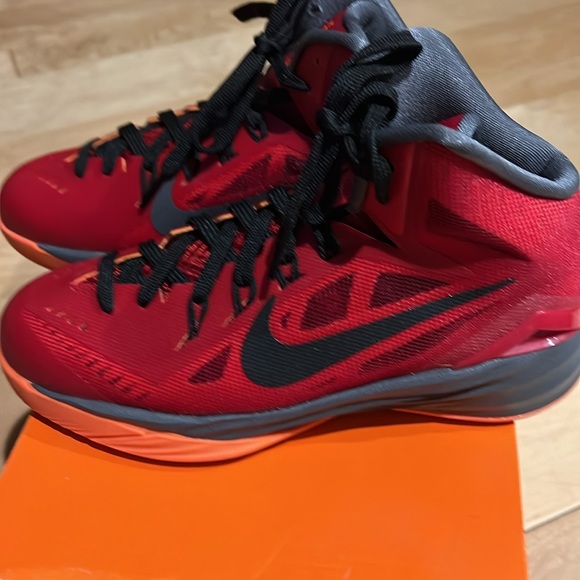 NIB Nike Hyperdunk Boys Size 4.5 - Picture 4 of 10